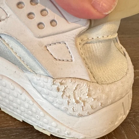 Nike Women's Sneakers White Sz 11 Air Huarache - Picture 6 of 7